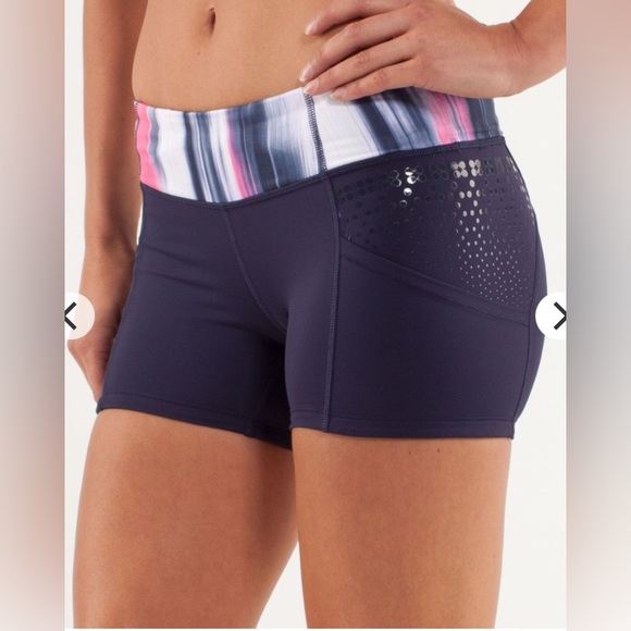 Lululemon Run: Shorty Short
Deep Indigo / Mirage Deep Indigo - Picture 2 of 5